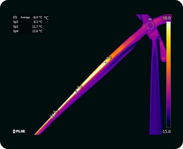 Infrared picture of wind turbine rotor blades, 2
